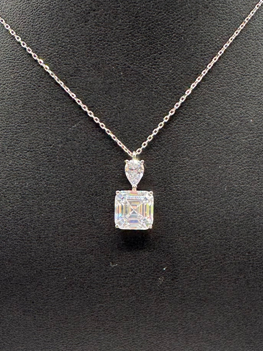18k 4ct Asscher Cut Pendant - Picture 9 of 10
